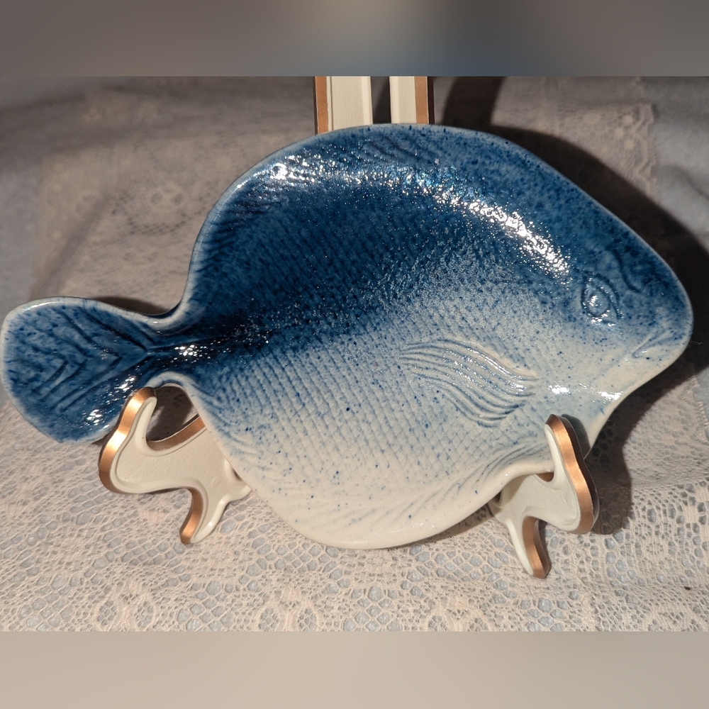 Vintage Ann Elizabeth studio art pottery flounder shaped serving dish.